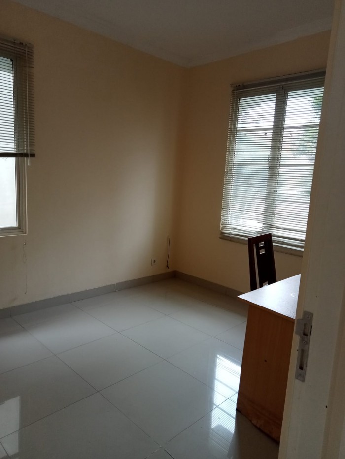 Rumah Disewakan Semi Furnished di Cluster Oakwood Lippo Cikarang 